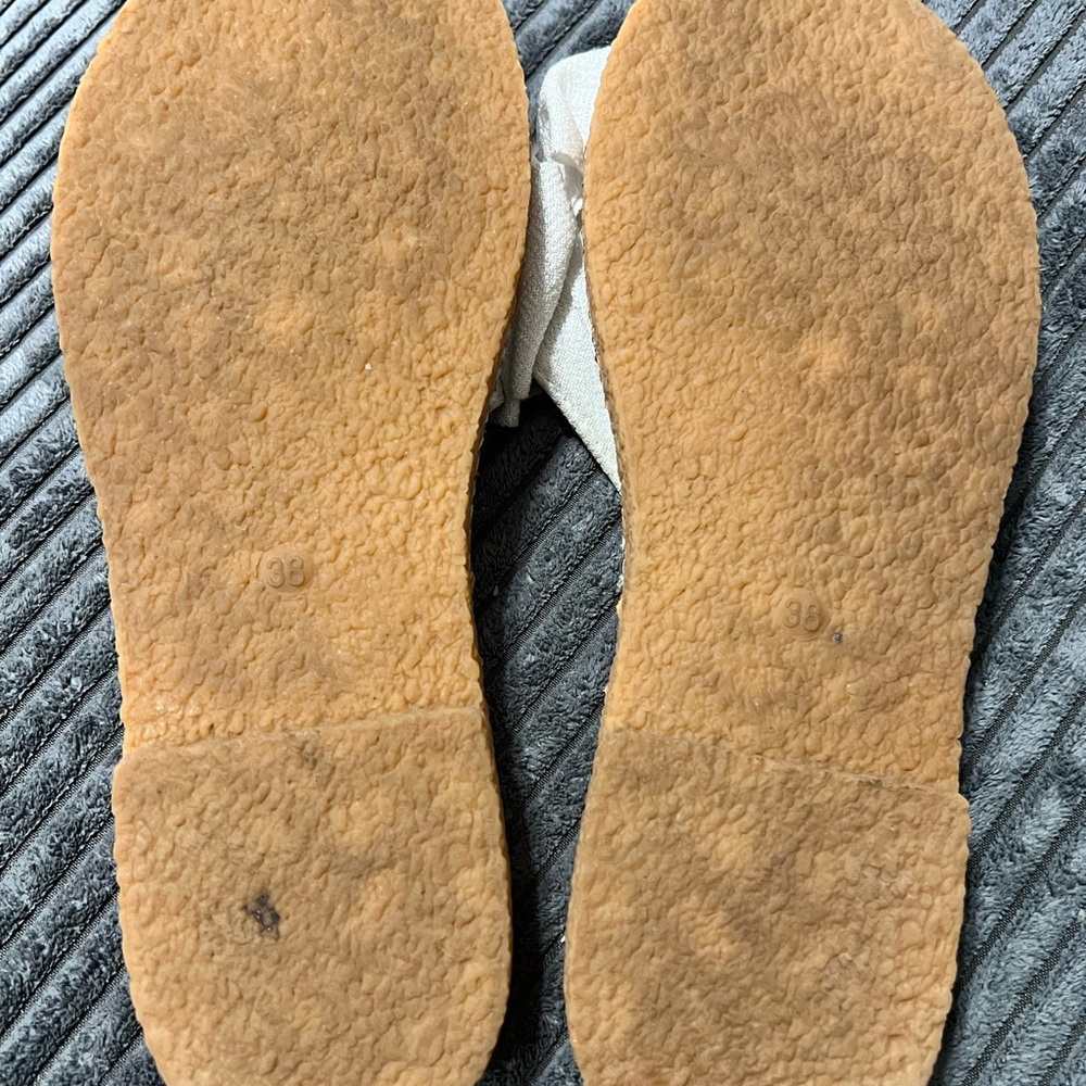 SHEIN White and Tan Bow Sandals - Picture 3 of 3